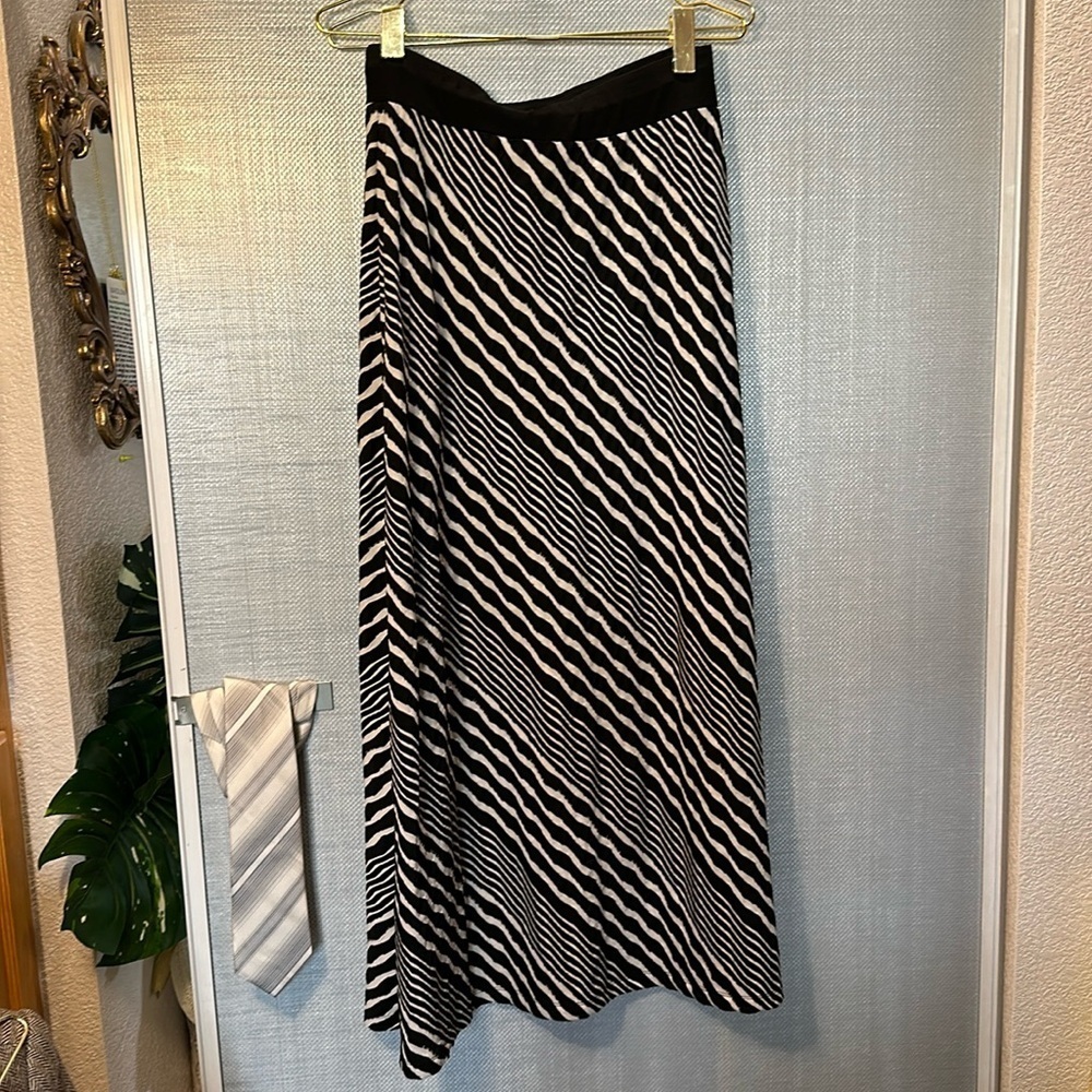 Chico’s Maxi Zebra striped the right way stretchy Pull On Skirt Size 0 / small